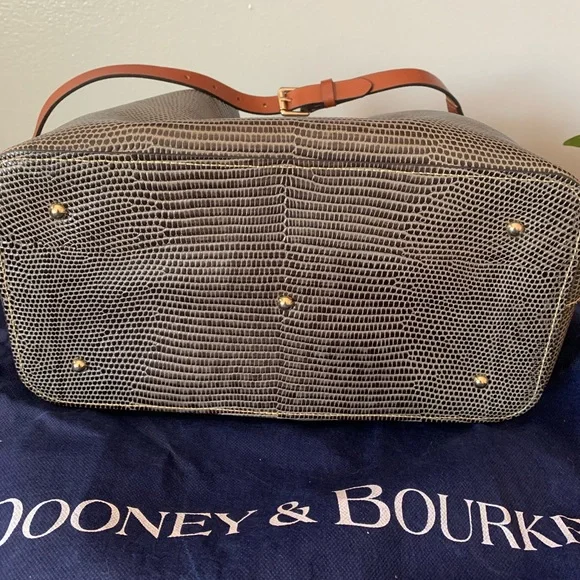 Dooney & Bourke Embossed Lizard Large Barlow Tote - Picture 3 of 6